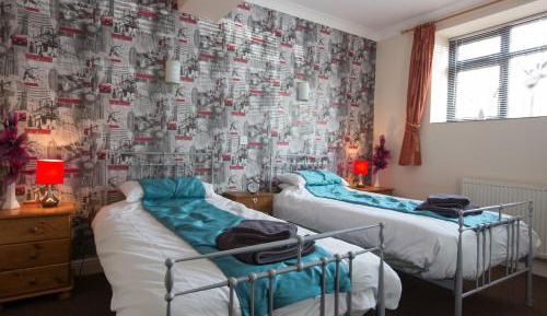 Twin Room with Private Bathroom