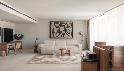  Signature Suite