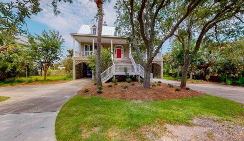 Five Bedroom Holiday Home