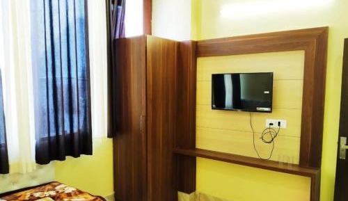 Double or Twin Room with extra mattress