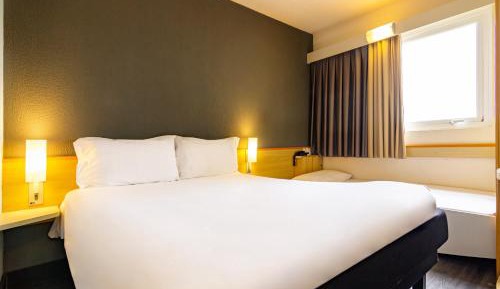 Standard  Room with 1 Double bed and 1 Small bed