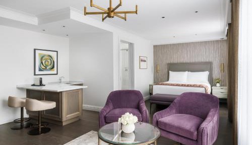 Junior Queen Suite