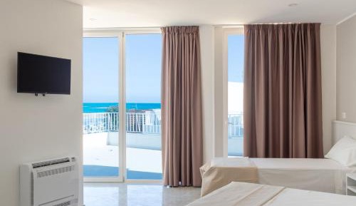 Deluxe Triple Room with Sea View
