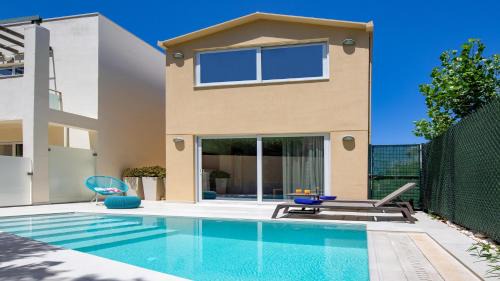 Apartment with Private Pool - Split Level