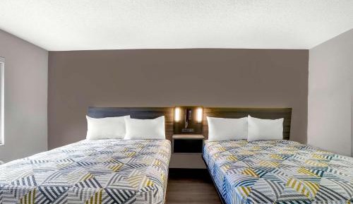 Deluxe Queen Room with Two Queen Beds - Non-Smoking