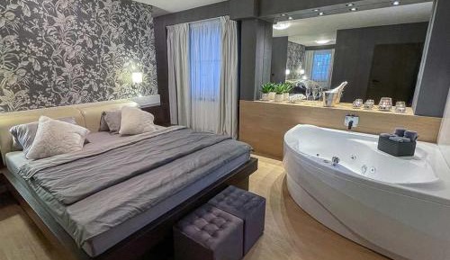 Deluxe Double Room with Bath