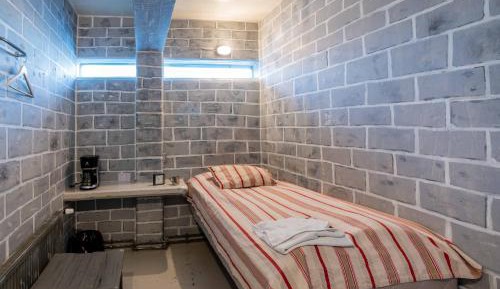 Single Room with Shared Bathroom