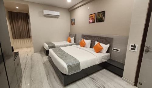 Deluxe Family Room