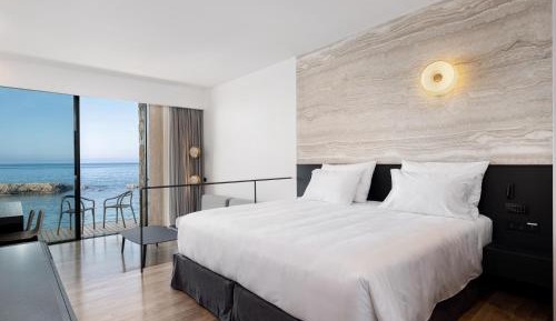 Deluxe Suite Sea Front and Balcony 