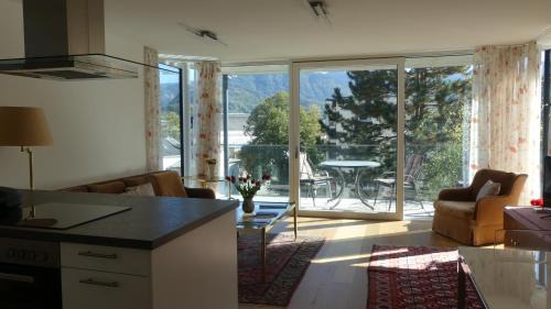 Apartment with Mountain View