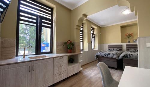 Deluxe Double Room (2 Adults + 1 Child)