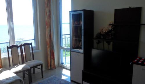 One-Bedroom Apartment with Sea View