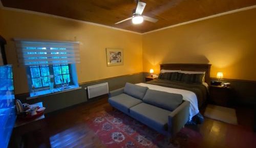Deluxe Double Room (2 Adults + 1 Child)