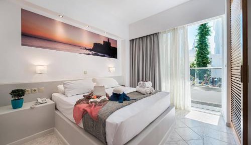 One-Bedroom Apartment (2-4) with Balcony