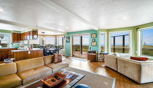 Five Bedroom Holiday Home