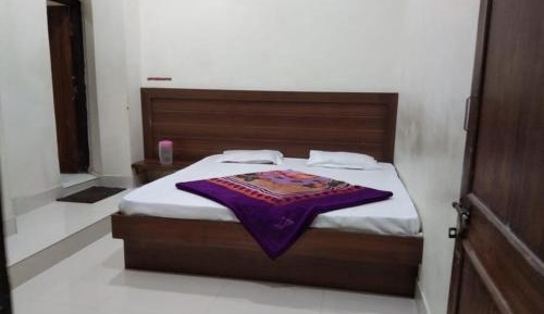 Single Room with Shared Bathroom