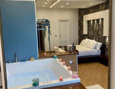 Deluxe Suite with Spa Bath