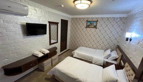 Twin Room with Shower