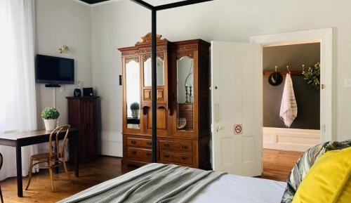 Queen Room with Garden View