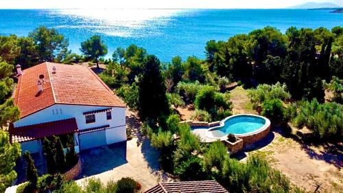 Villa - Beach Front