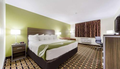 Standard King Room - Non-Smoking 