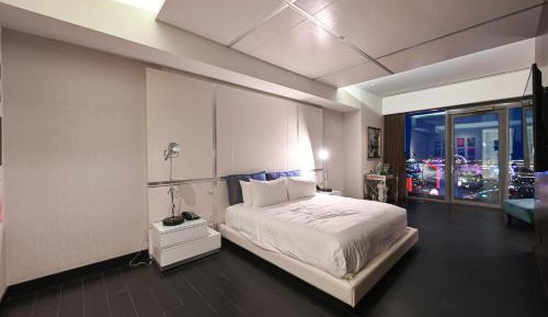 Vegas Entertainment Two Bedroom Penthouse with Strip View Balcony