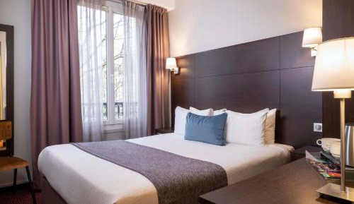 Classic Double Room with Street View