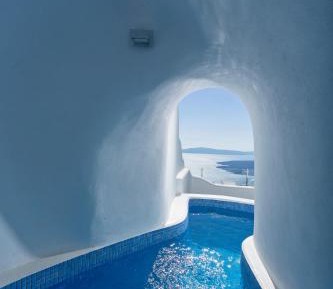 Executive plunge pool suite