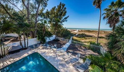 Four-Bedroom Holiday Home