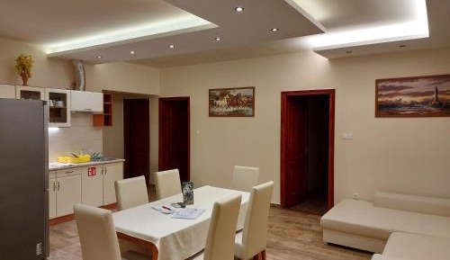 Deluxe Four-Bedroom Apartment