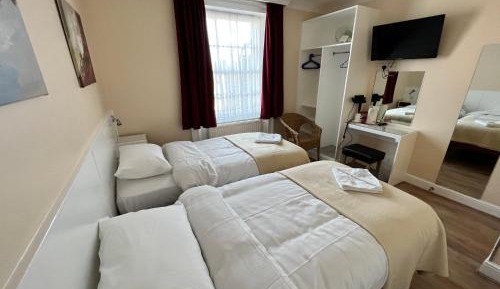 Twin Room with Private Bathroom