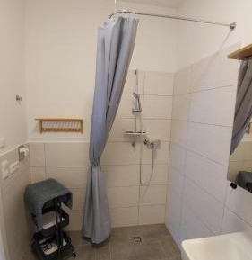 Two-Bedroom Apartment with Shower 