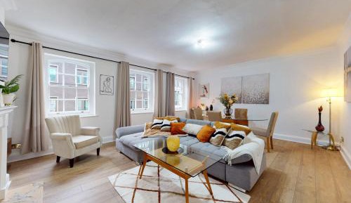 Deluxe One-Bedroom Apartment