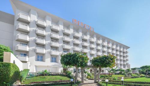 Superior Queen or Twin Bed City View