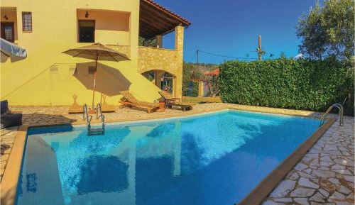 Three-Bedroom Holiday Home 