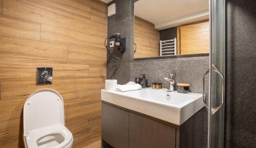 Deluxe King Suite