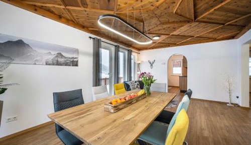 Apartment with Mountain View