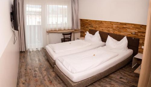 Deluxe Double or Twin Room with Balcony