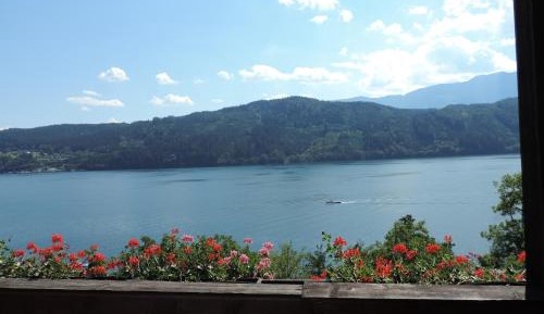 One-Bedroom Apartment with Balcony