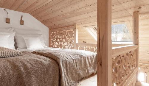 Deluxe Double Room with Balcony and Mountain View - Mezzanine