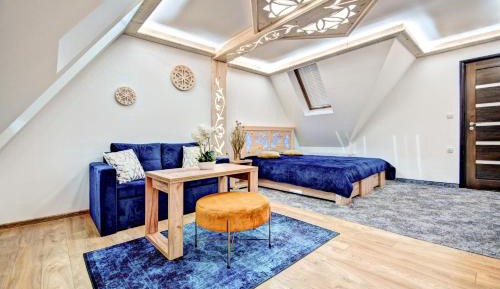 Triple room with access to the kitchenette.