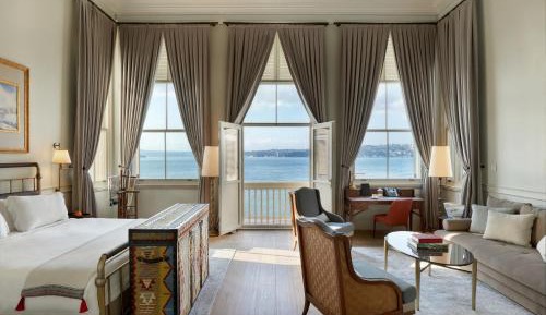 Junior Suite with Balcony