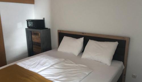 Deluxe Double Room with Shower