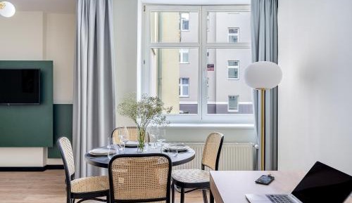 Large Studio with Kitchen and Sofa Bed