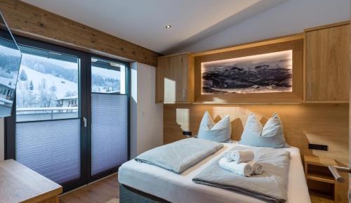 Apartment with Mountain View