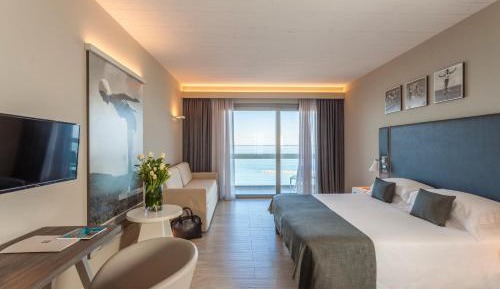 Deluxe Family Room