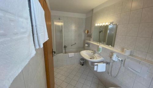 Family Room - 2 Adults & 2 Children (up to 12 years)