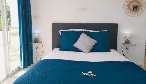 Apartment with Pool View 