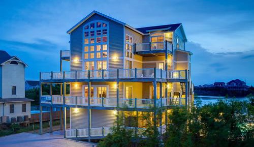 Six Bedroom Holiday Home