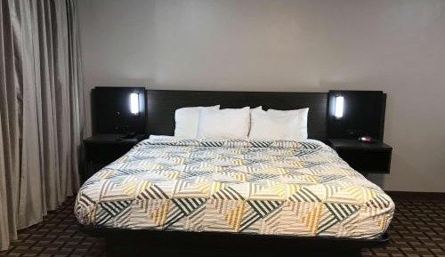 King Room - Disability Access - Non-Smoking